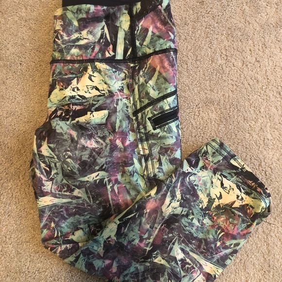 Lululemon Top Speed Crop - Picture 2 of 2